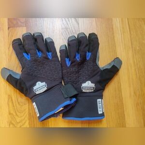 3M Thinsulate Black and Blue Gloves